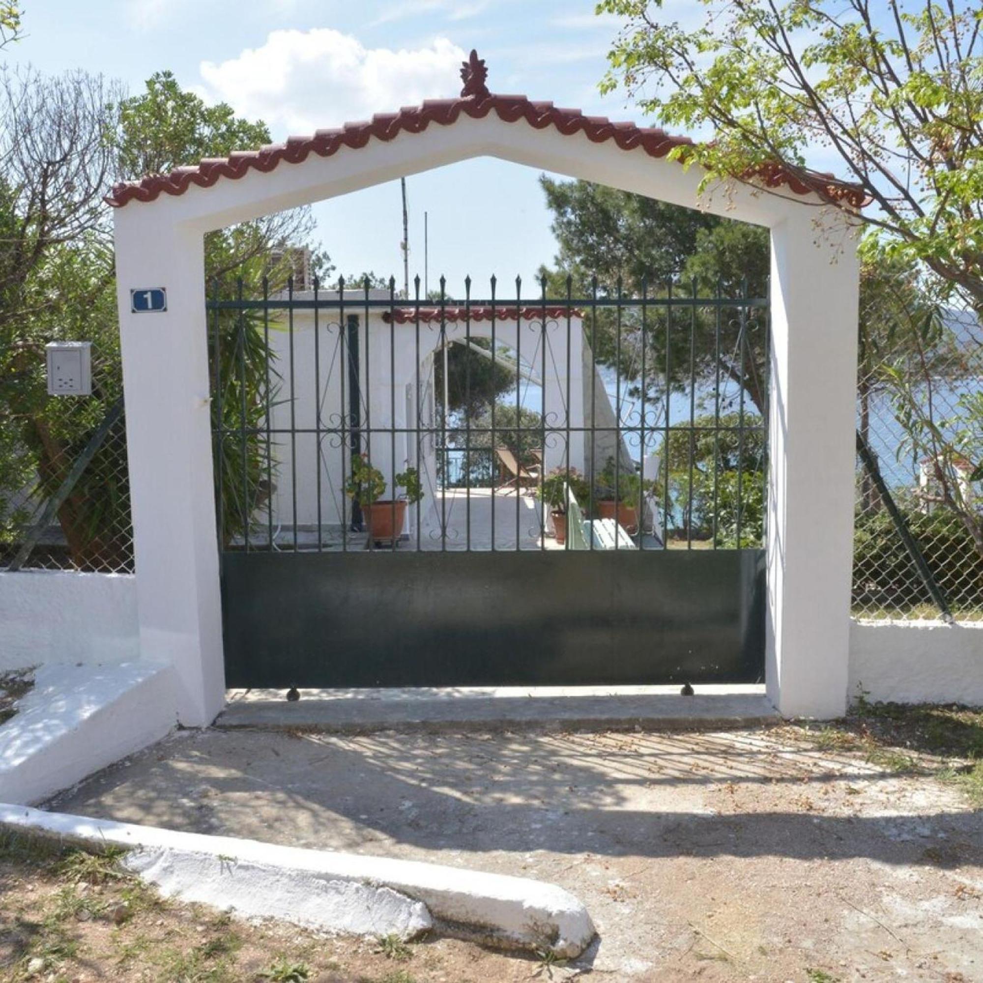 Salamis Beachfront House Kültér fotó